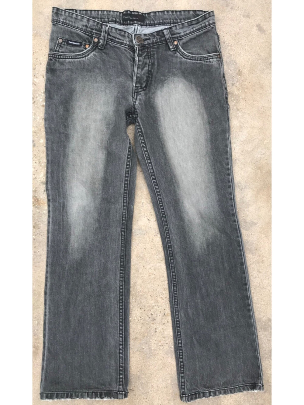 Calvin Klein Men’s Jeans Size 32 Button up Fly Nice Grey Wash with Faded Butt
